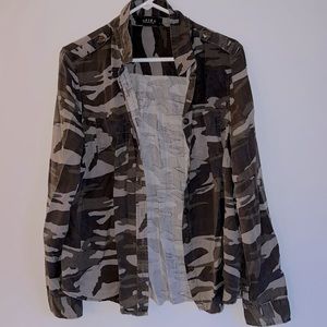 Akira | Camouflage button-down outer shirt, size Medium